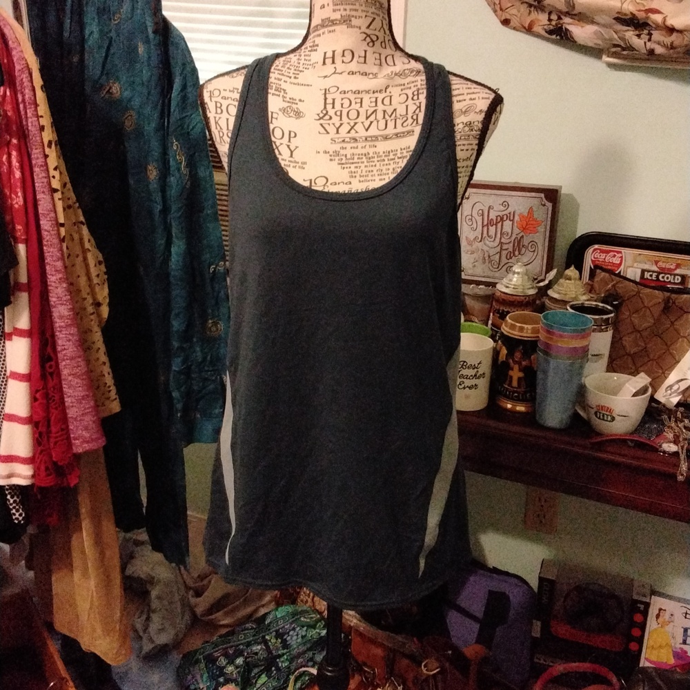 Women's GapBodyFit athletic tank with racer back and scoop neckline  size L NWOT